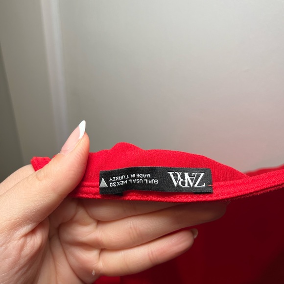 Red dress - Picture 4 of 4